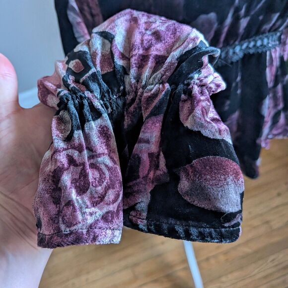 Willow & Clay Corinne Floral Velvet Top Witchy Bell Sleeve Whimsygoth Size M - Picture 12 of 12